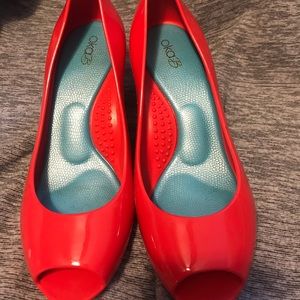 Oka B red wedges, size 8